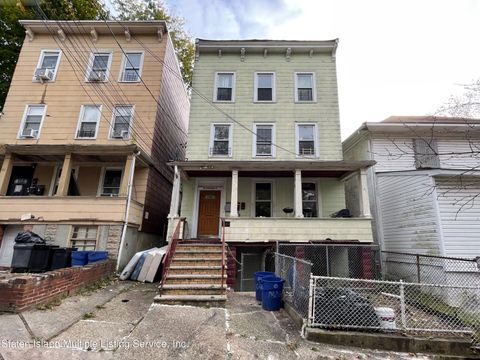 Photo of 56 Cleveland Street, Staten Island, NY 10301 (MLS # 1158725)