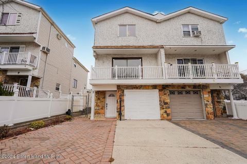 Photo of 7 E Macon Avenue, Staten Island, NY 10308 (MLS # 2406704)