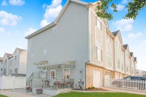 Photo of 149 Crossfield Avenue, Staten Island, NY 10312 (MLS # 2506094)