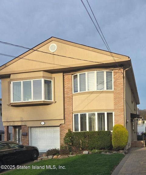 Photo of 25 Endor Avenue, Staten Island, NY 10301 (MLS # 2502184)