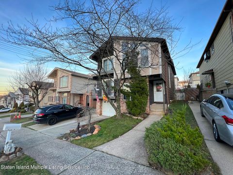 Photo of 17 Endor Avenue, Staten Island, NY 10301 (MLS # 1159694)