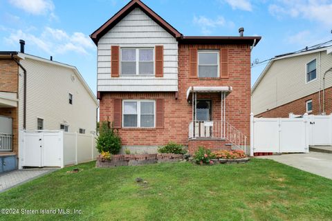 Photo of 25 Ledyard Place, Staten Island, NY 10305 (MLS # 2405060)