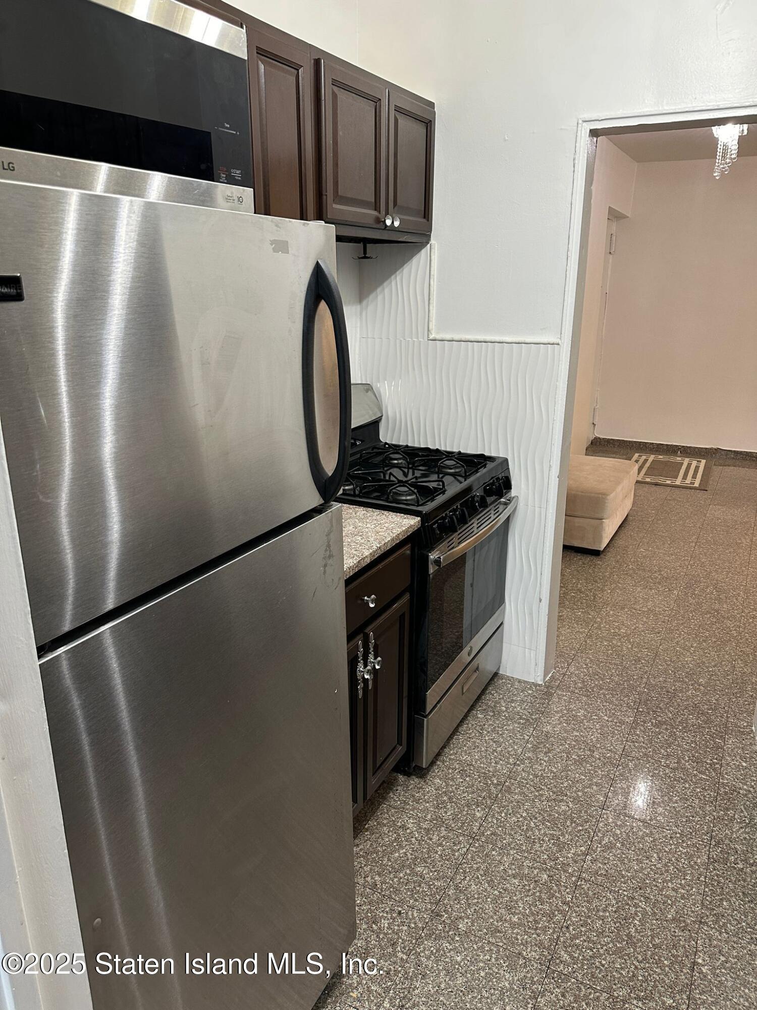 145 Lincoln Avenue #1R, Staten Island, New York image 3