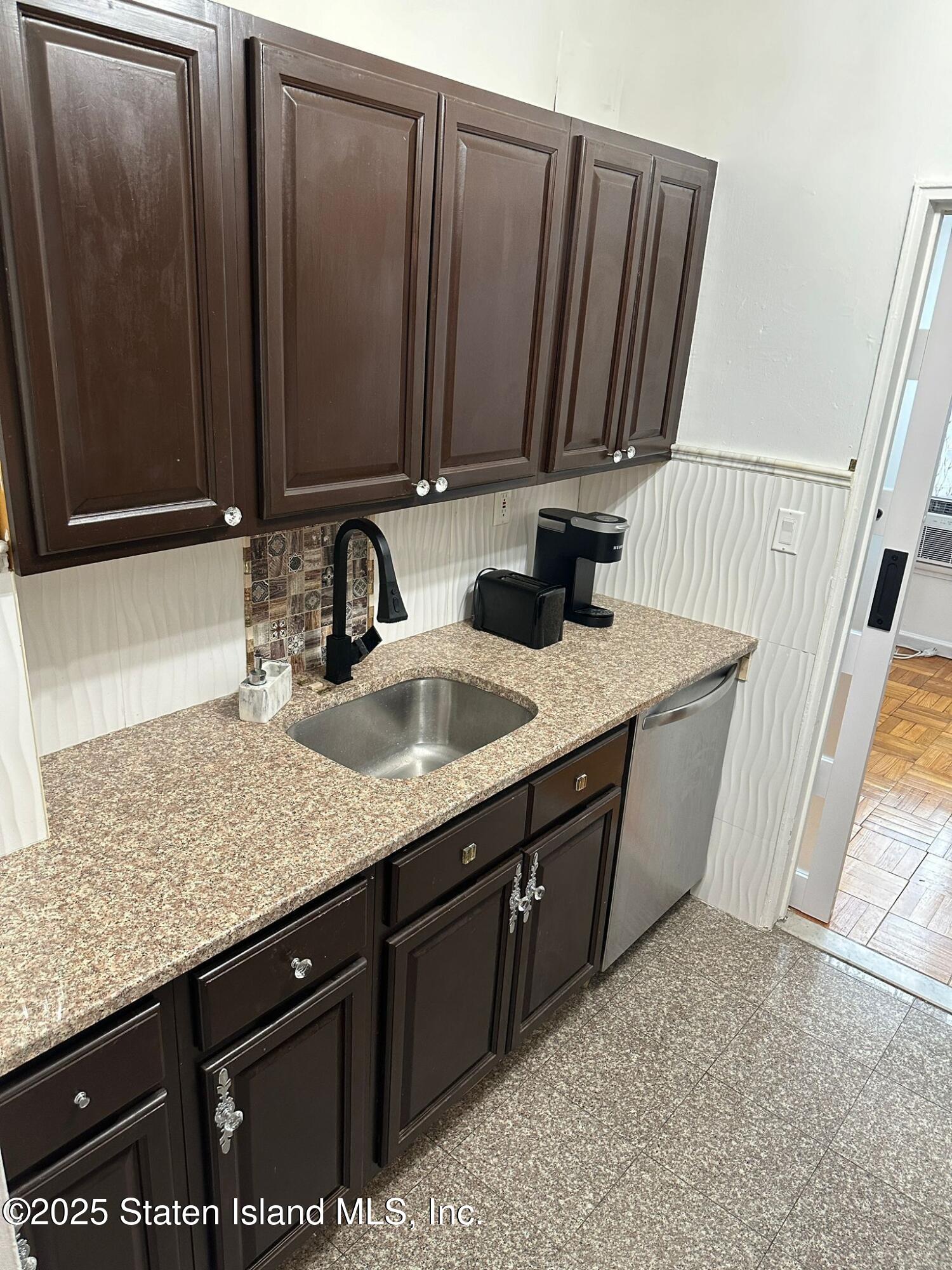 145 Lincoln Avenue #1R, Staten Island, New York image 2