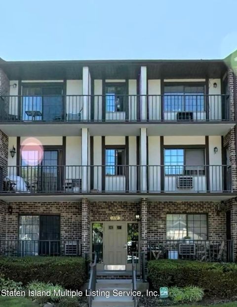 Photo of 170 Devon Loop #2, Staten Island, NY 10314 (MLS # 1160301)