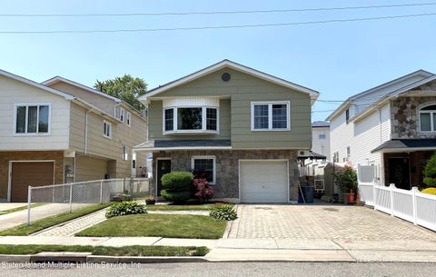 Photo of 23 Edgegrove Avenue, Staten Island, NY 10312 (MLS # 1162282)