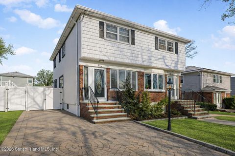 Photo of 9 Penn Avenue, Staten Island, NY 10306 (MLS # 2600453)