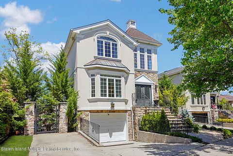 Photo of 27 St. Edwards Lane, Staten Island, NY 10309 (MLS # 1161705)