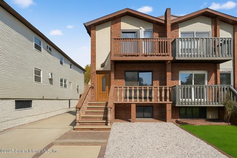 Photo of 191 Lamberts Lane, Staten Island, NY 10314 (MLS # 2506727)