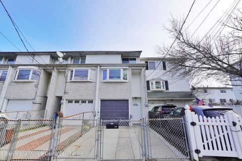 Photo of 19 Grandview Avenue, Staten Island, NY 10303 (MLS # 2400137)