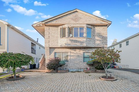 Photo of 31 Plank Road, Staten Island, NY 10314 (MLS # 2505738)