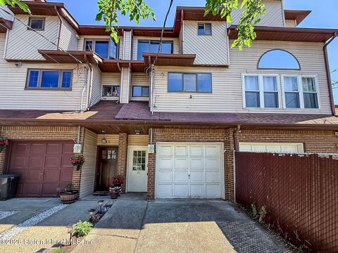 Photo of 81 Robinson Avenue, Staten Island, NY 10312 (MLS # 2603318)