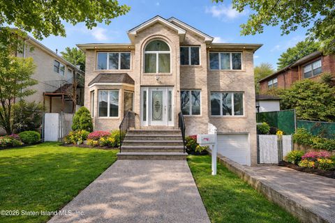 Photo of 11 Whitaker Place, Staten Island, NY 10304 (MLS # 2601889)