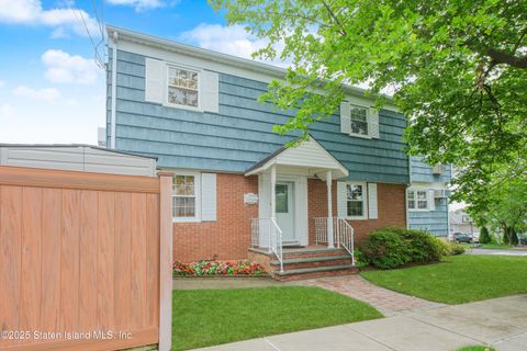 Photo of 233 King Street, Staten Island, NY 10312 (MLS # 2503495)
