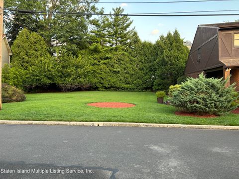 Photo of 0 Concord Lane, Staten Island, NY 10304 (MLS # 1165137)