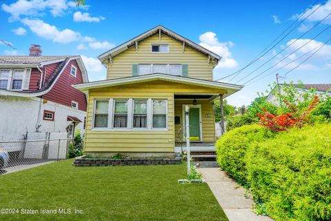 Photo of 204 Otis Ave Ave, Staten Island, NY 10306 (MLS # 2404397)