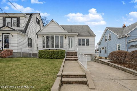 Photo of 678 Bement Avenue, Staten Island, NY 10310 (MLS # 2600412)