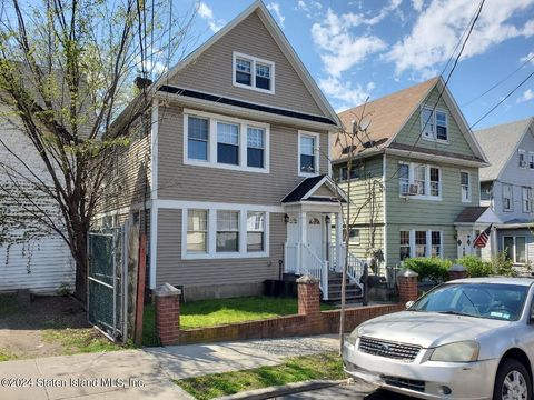 Photo of 12 Dubois Avenue, Staten Island, NY 10310 (MLS # 2402419)