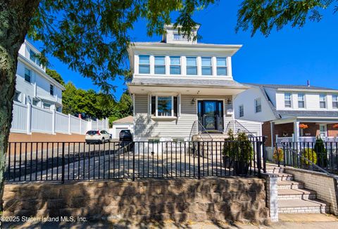 Photo of 33 Hope Avenue, Staten Island, NY 10305 (MLS # 2505828)