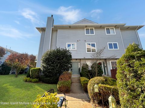 Photo of 24 Flagship Circle, Staten Island, NY 10309 (MLS # 1165675)