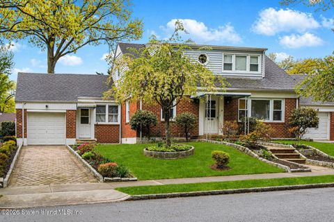 Photo of 10 Kingsley Avenue, Staten Island, NY 10314 (MLS # 2602066)