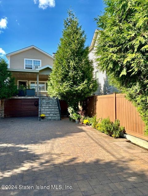 Photo of 1205 Olympia Boulevard, Staten Island, NY 10306 (MLS # 2406078)