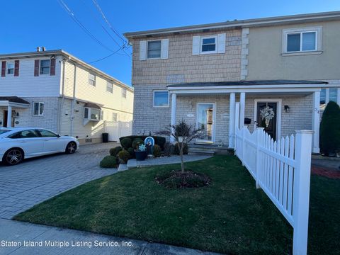 Photo of 32 Barbara Street, Staten Island, NY 10306 (MLS # 2400645)
