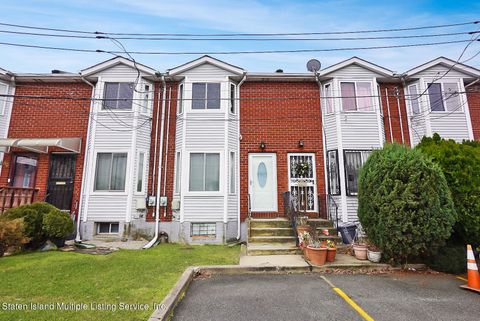 Photo of 56 Northfield Court, Staten Island, NY 10303 (MLS # 1160689)