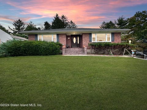 Photo of 1085 Todt Hill Road, Staten Island, NY 10304 (MLS # 2405447)