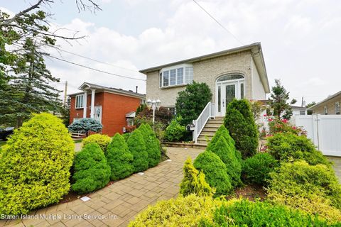 Photo of 1343 Arden Avenue, Staten Island, NY 10312 (MLS # 1162897)