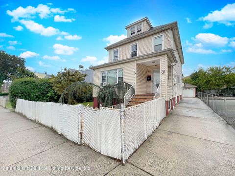 Photo of 172 Harbor Road, Staten Island, NY 10303 (MLS # 1164458)