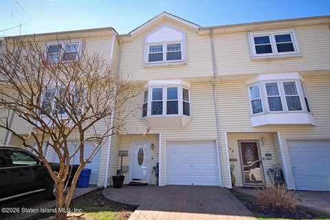 Photo of 564 Dongan Hills Avenue, Staten Island, NY 10305 (MLS # 2601585)