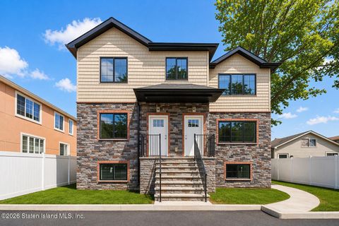 Photo of 20 Church Avenue, Staten Island, NY 10314 (MLS # 2602143)