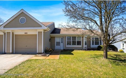 Photo of 1081 Buckingham Drive #B, Manchester, NJ 08759 (MLS # 2403305)