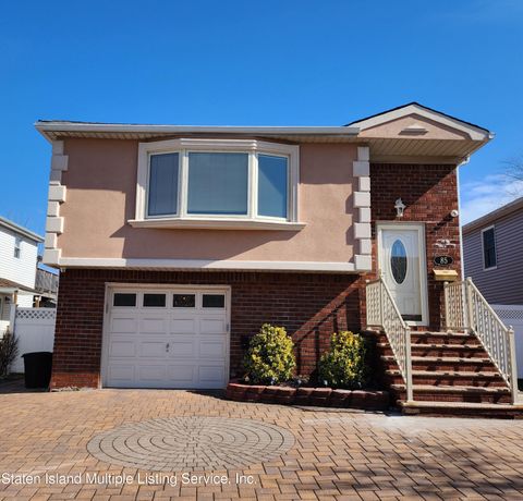 Photo of 85 Forrestal Avenue, Staten Island, NY 10312 (MLS # 2401015)