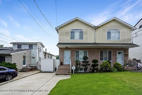 Photo of 60 Evelyn Place, Staten Island, NY 10305 (MLS # 1162881)
