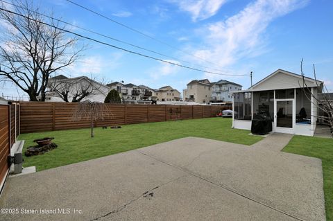 MLS: 2501156