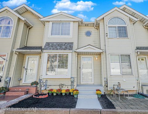 Photo of 16 Union Court, Staten Island, NY 10303 (MLS # 2505847)
