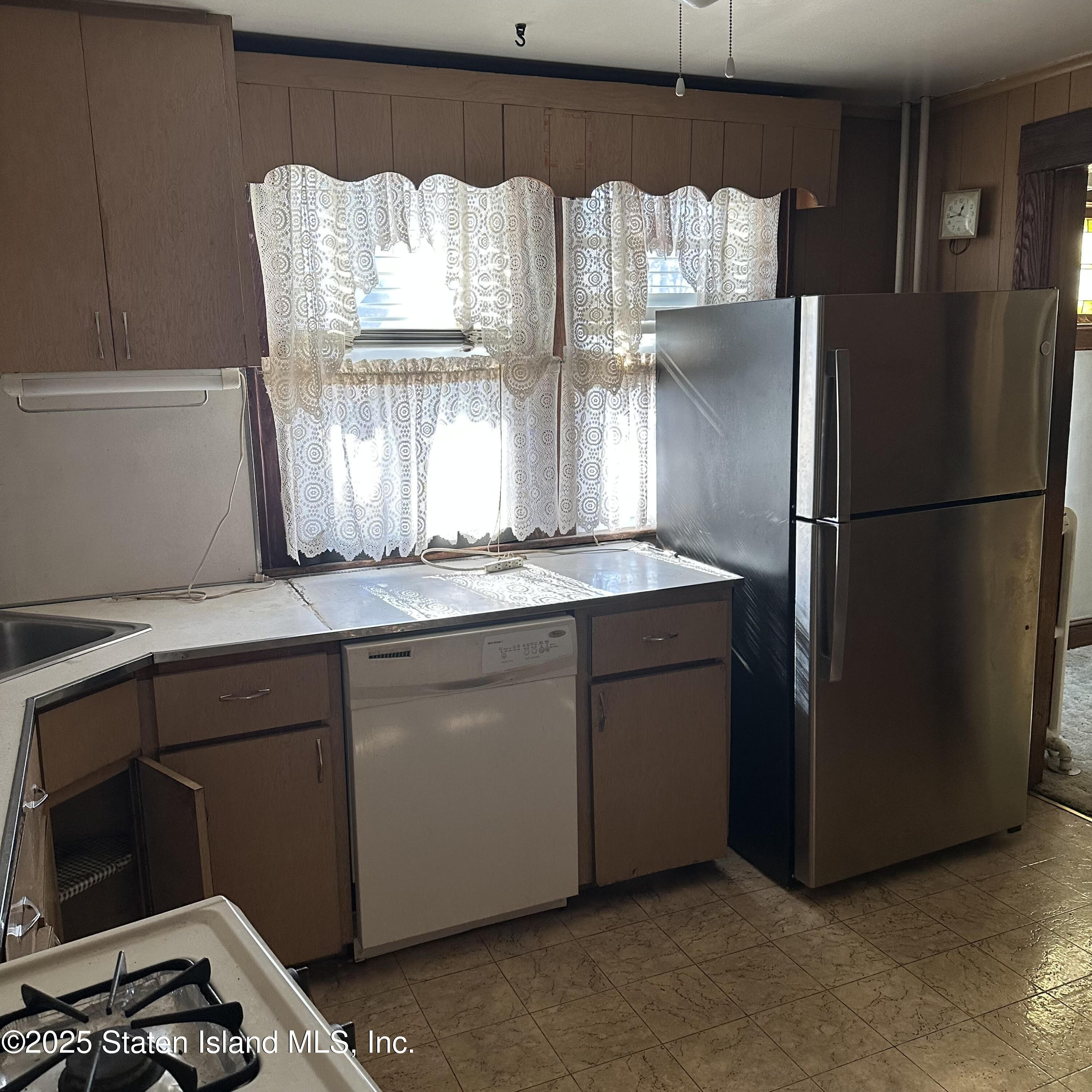 225 Livermore Avenue, Staten Island, New York image 3