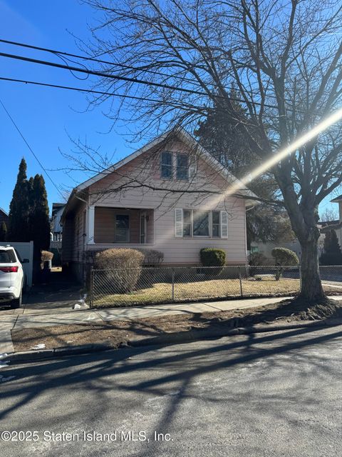 Photo of 225 Livermore Avenue, Staten Island, NY 10314 (MLS # 2502165)