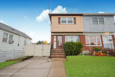 Photo of 9 Winham Avenue, Staten Island, NY 10306 (MLS # 2406543)