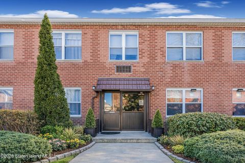 Photo of 28 Fenway Circle #2-2, Staten Island, NY 10308 (MLS # 2600840)