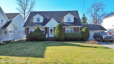 Photo of 26 Waterside Parkway, Staten Island, NY 10308 (MLS # 1165816)