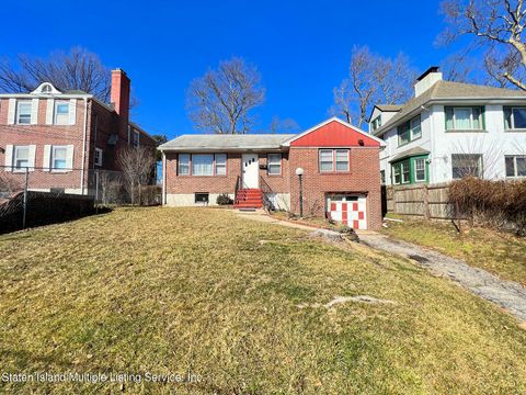 Photo of 20 Tompkins Circle, Staten Island, NY 10301 (MLS # 1160195)