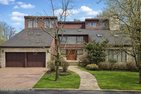 Photo of 10 Arbutus Way, Staten Island, NY 10312 (MLS # 2601911)