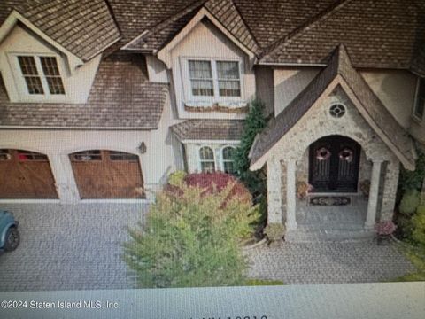 Photo of 490 Jansen Street, Staten Island, NY 10312 (MLS # 2402134)