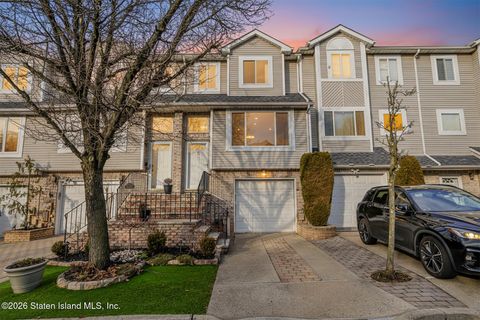 Photo of 51 Mallard Lane, Staten Island, NY 10309 (MLS # 2600307)