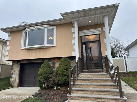 Photo of 1272 Woodrow Road, Staten Island, NY 10309 (MLS # 2501853)