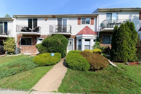 Photo of 1728 Forest Hill Road, Staten Island, NY 10314 (MLS # 2504509)
