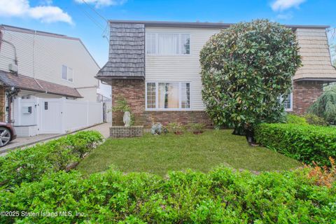 Photo of 100 Bionia Avenue, Staten Island, NY 10305 (MLS # 2502596)